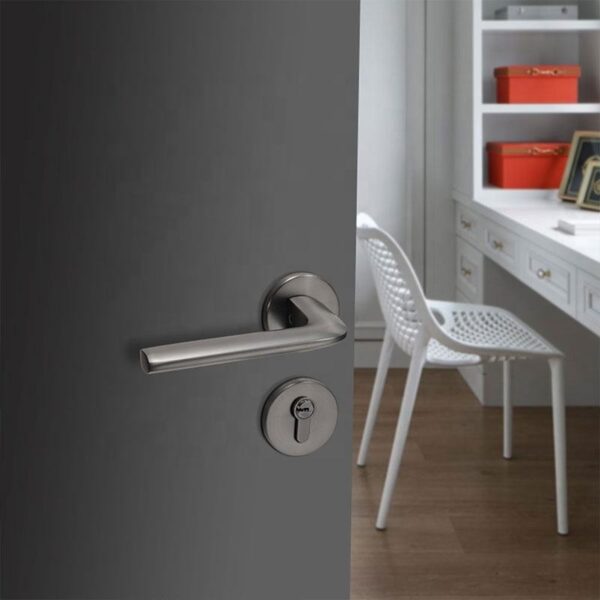 Mepull Door handle and lock L2315