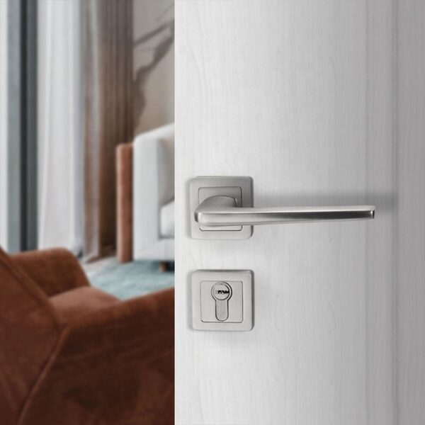 Mepull Door handle and lock L2327