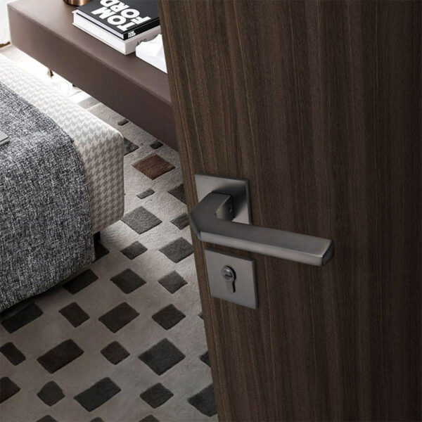 Mepull Door handle and lock L236