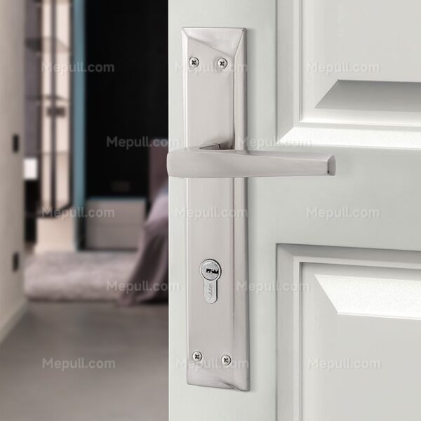 Satin Nickel Door Handles on Backplate 85635 7316 2